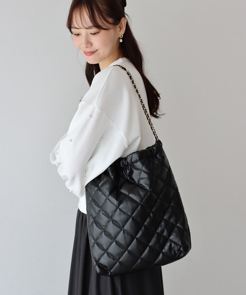 BLUEEAST（ブルーイースト）の「チェーンハンドルキルティングトートバッグ（トートバッグ・レディース・ブラック/ベージュ・FREE）」の3枚目の写真