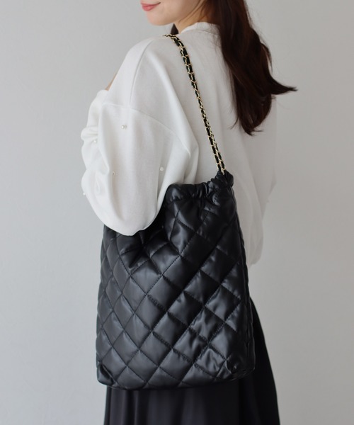 BLUEEAST（ブルーイースト）の「チェーンハンドルキルティングトートバッグ（トートバッグ・レディース・ブラック/ベージュ・FREE）」の4枚目の写真