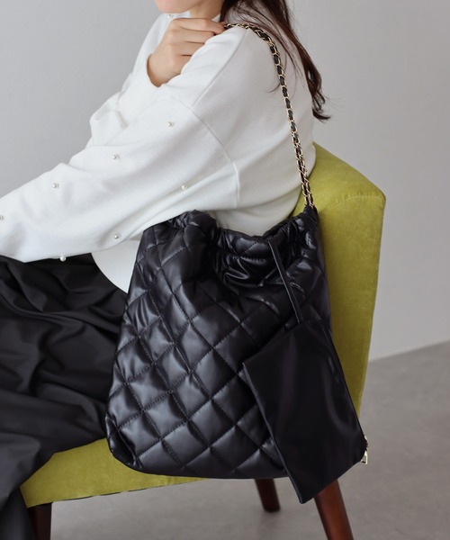 BLUEEAST（ブルーイースト）の「チェーンハンドルキルティングトートバッグ（トートバッグ・レディース・ブラック/ベージュ・FREE）」の5枚目の写真