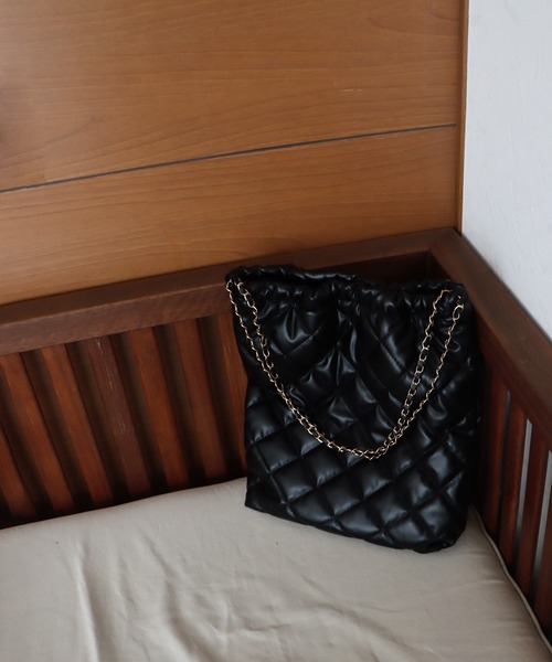 BLUEEAST（ブルーイースト）の「チェーンハンドルキルティングトートバッグ（トートバッグ・レディース・ブラック/ベージュ・FREE）」の7枚目の写真