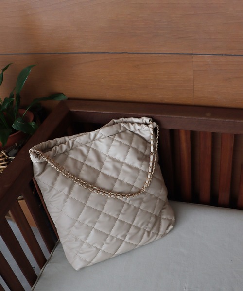 BLUEEAST（ブルーイースト）の「チェーンハンドルキルティングトートバッグ（トートバッグ・レディース・ブラック/ベージュ・FREE）」の10枚目の写真