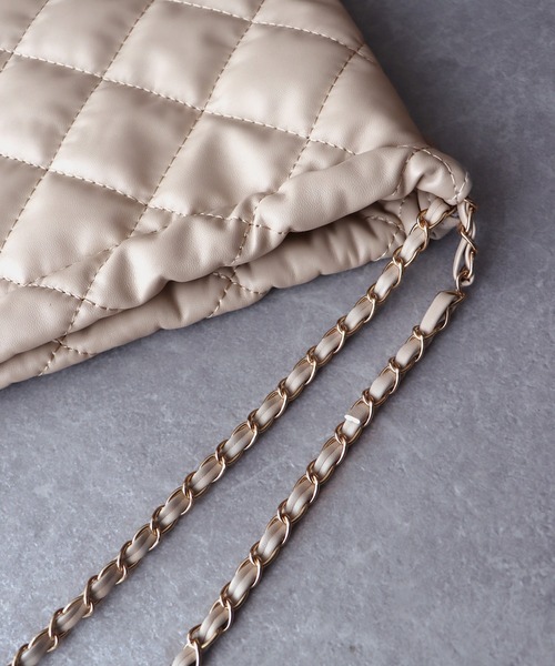 BLUEEAST（ブルーイースト）の「チェーンハンドルキルティングトートバッグ（トートバッグ・レディース・ブラック/ベージュ・FREE）」の16枚目の写真