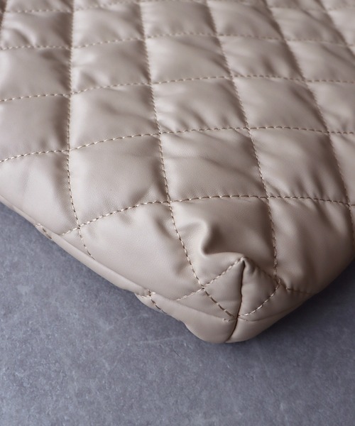 BLUEEAST（ブルーイースト）の「チェーンハンドルキルティングトートバッグ（トートバッグ・レディース・ブラック/ベージュ・FREE）」の17枚目の写真