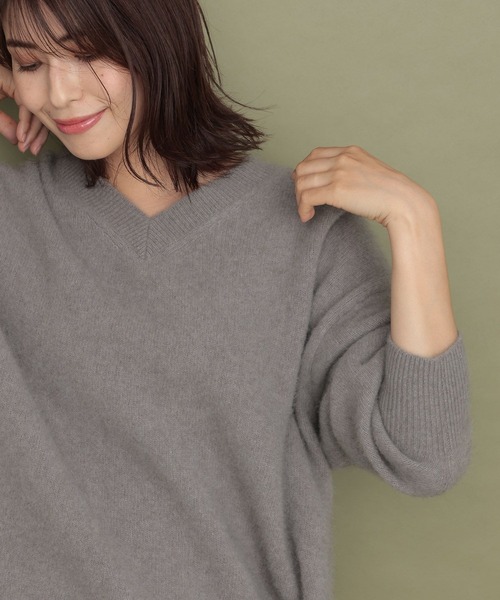 Elura(エルーラ)の「フォックス混Vネックニット(ニット/セーター・レディース・レッド系その他6/ブルー系その他5/チャコールグレー・FREE)」の2枚目の写真