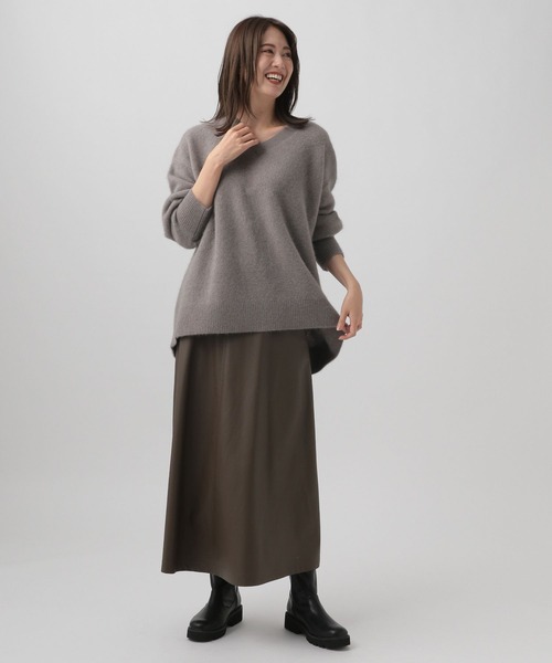 Elura(エルーラ)の「フォックス混Vネックニット(ニット/セーター・レディース・レッド系その他6/ブルー系その他5/チャコールグレー・FREE)」の5枚目の写真