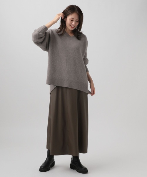 Elura(エルーラ)の「フォックス混Vネックニット(ニット/セーター・レディース・レッド系その他6/ブルー系その他5/チャコールグレー・FREE)」の6枚目の写真