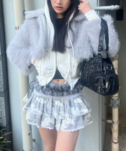 XU（エックスユー）の「【Never mind the XU】cropped fur jacket