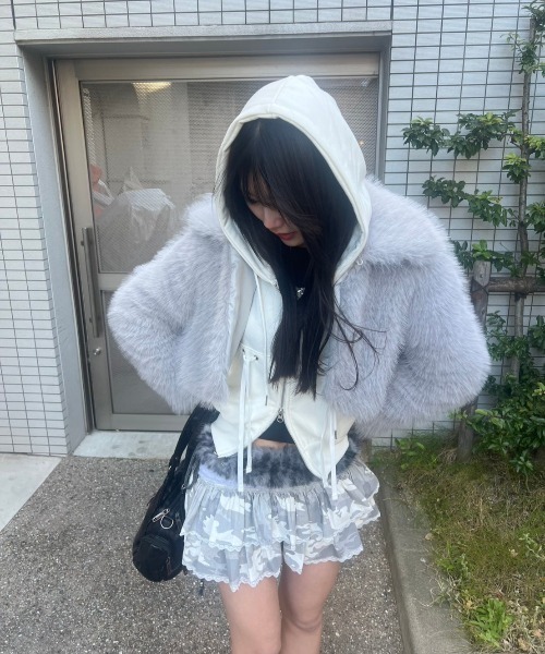 XU(エックスユー)の「【Never mind the XU】cropped fur jacket / 【ネバーマインド ザ エックスユー】クロップドファー長袖ジャケット(その他アウター・レディース・ピンク/グレー/ブラック/ホワイト・ONE SIZE)」の18枚目の写真