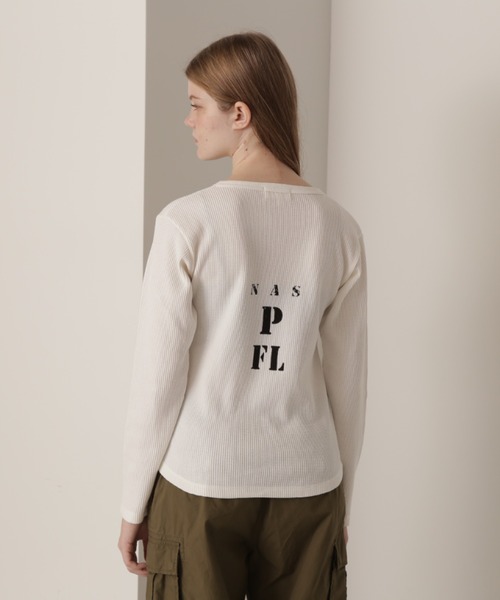 AVIREX（アヴィレックス）の「WAFFLE STENCIL PRINT T-SHIRT/ワッフルステンシルプリントティーシャツ（Tシャツ/カットソー・レディース・ホワイト/ブラック/オリーブ・MEDIUM/SMALL）」の13枚目の写真