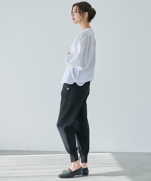 Arnold Palmer(アーノルドパーマー)の「ニット ジョガーパンツ(その他パンツ・レディース・アイボリー/ブラック・S/M/L)」の16枚目の写真