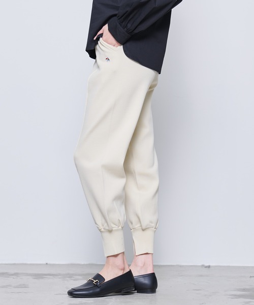 Arnold Palmer(アーノルドパーマー)の「ニット ジョガーパンツ(その他パンツ・レディース・アイボリー/ブラック・S/M/L)」の8枚目の写真