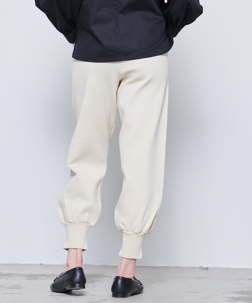 Arnold Palmer(アーノルドパーマー)の「ニット ジョガーパンツ(その他パンツ・レディース・アイボリー/ブラック・S/M/L)」の9枚目の写真