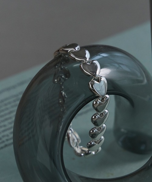 LAVEANGE（ラビアンジェ）の「ハートブレスレット（ブレスレット・レディース・シルバー・F）」の4枚目の写真