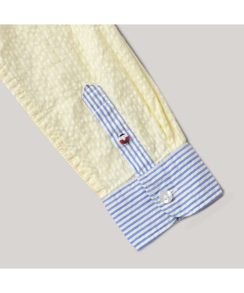 TOMMY HILFIGER（トミーヒルフィガー）の「BOYS シアサッカーストライプミックスシャツ（シャツ/ブラウス・キッズ・ブルー・160cm/150cm/140cm/130cm）」の9枚目の写真