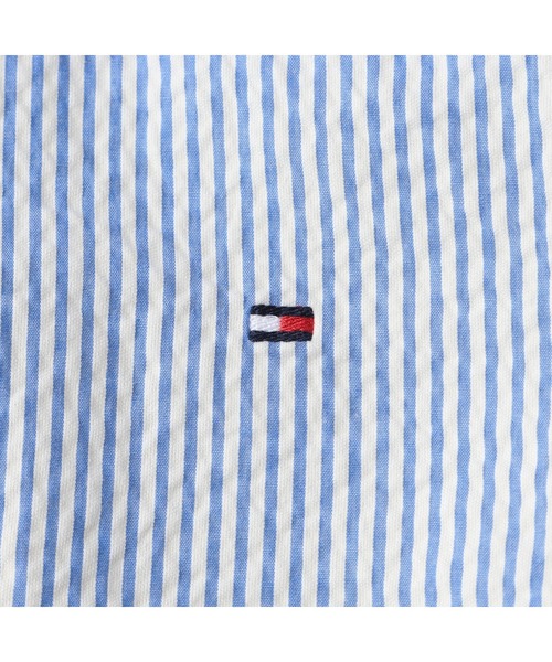 TOMMY HILFIGER（トミーヒルフィガー）の「BOYS シアサッカーストライプミックスシャツ（シャツ/ブラウス・キッズ・ブルー・160cm/150cm/140cm/130cm）」の2枚目の写真