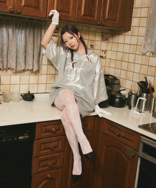 INTER FACTORY(インターファクトリー)の「【upsilon GALS】LiLi - υ uniform made in INTER FACTORY(Tシャツ/カットソー・レディース・グレー・FREE)」の1枚目の写真