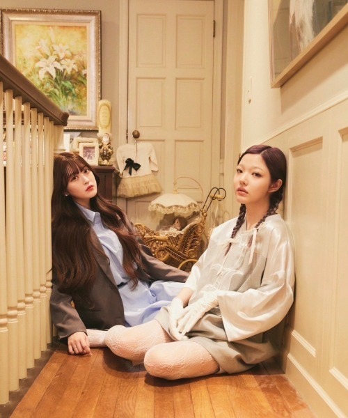 INTER FACTORY(インターファクトリー)の「【upsilon GALS】LiLi - υ uniform made in INTER FACTORY(Tシャツ/カットソー・レディース・グレー・FREE)」の13枚目の写真