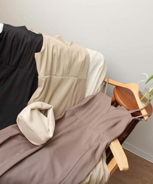 mil（ミル）の「【150㎝前後の小柄さんサイズ】タックキャミワンピース（ワンピース・レディース・グレイッシュベージュ/モカ/ブラック・S/M/XS）」の4枚目の写真