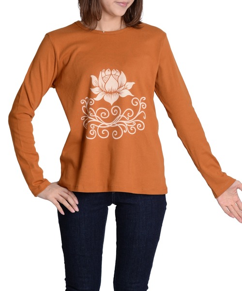 MARAI(マーライ)の「【MARAI】ロータスロングスリーブTシャツ(Tシャツ/カットソー・レディース・キャメル/マジェンタ/カーキ系/マスタード/ブラック・FREE)」の5枚目の写真