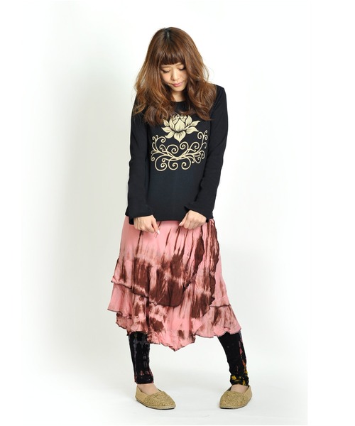 MARAI(マーライ)の「【MARAI】ロータスロングスリーブTシャツ(Tシャツ/カットソー・レディース・キャメル/マジェンタ/カーキ系/マスタード/ブラック・FREE)」の11枚目の写真