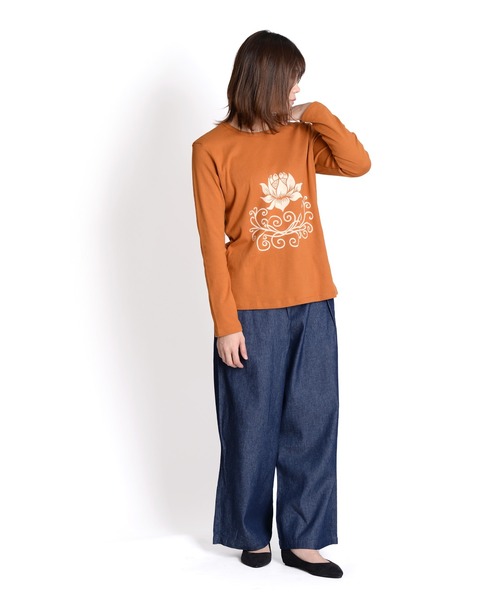 MARAI(マーライ)の「【MARAI】ロータスロングスリーブTシャツ(Tシャツ/カットソー・レディース・キャメル/マジェンタ/カーキ系/マスタード/ブラック・FREE)」の14枚目の写真