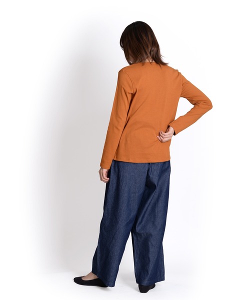 MARAI(マーライ)の「【MARAI】ロータスロングスリーブTシャツ(Tシャツ/カットソー・レディース・キャメル/マジェンタ/カーキ系/マスタード/ブラック・FREE)」の17枚目の写真