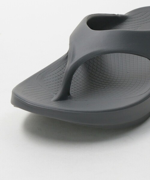 OOFOS（ウーフォス）の「＜OOFOS＞OOriginal サンダル（サンダル・レディース・ベージュ/グレー/ブラック・7/6/8）」の21枚目の写真