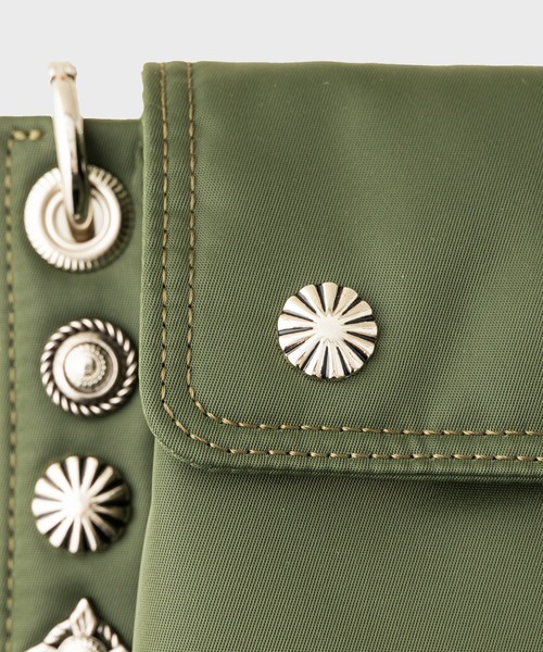 TOGA VIRILIS（トーガ ビリリース）の「Shoulder pouch PORTER SP（ショルダーバッグ・メンズ・グリーン/ブラック・FREE）」の6枚目の写真