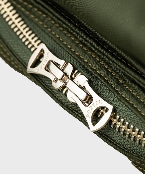 TOGA VIRILIS（トーガ ビリリース）の「Shoulder pouch PORTER SP（ショルダーバッグ・メンズ・グリーン/ブラック・FREE）」の8枚目の写真