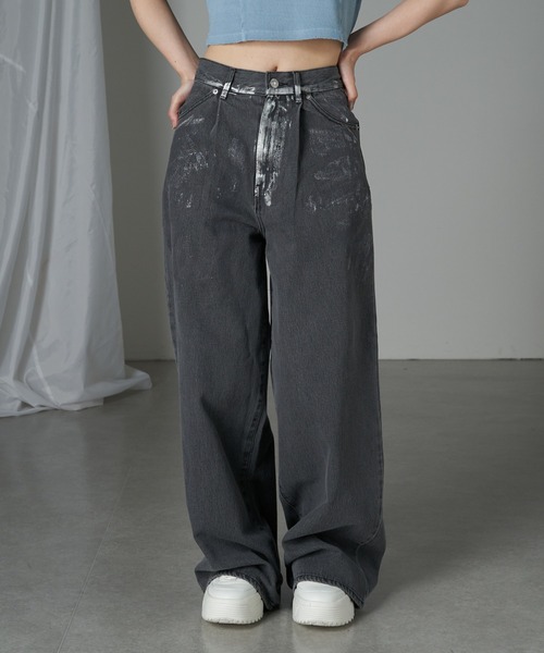 RAY CASSIN（レイカズン）の「【サイズ展開あり】箔プリントデニムパンツ（デニムパンツ・レディース・ブルー/グレー/ライトブルー・2/1/0）」の2枚目の写真