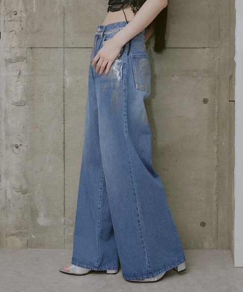 RAY CASSIN（レイカズン）の「【サイズ展開あり】箔プリントデニムパンツ（デニムパンツ・レディース・ブルー/グレー/ライトブルー・2/1/0）」の3枚目の写真