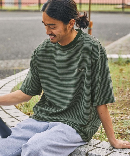 THE CRAFT CREW PRODUCTS（ザクラフトクループロダクツ）の「ドロスト ファンクショナルファブリック ビッグシルエット ボーダークルーネック半袖Tシャツ / 抗菌・防臭【THE CRAFT CREW PRODUCTS】（Tシャツ/カットソー・メンズ・ダークグリーン/ダークブラウン/ダークネイビー/ホワイト/グレイッシュベージュ/ブラック/チャコール・S/L/M）」の6枚目の写真