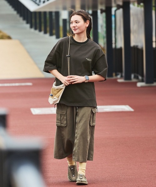 THE CRAFT CREW PRODUCTS(ザクラフトクループロダクツ)の「ドロスト ファンクショナルファブリック ビッグシルエット ボーダークルーネック半袖Tシャツ / 抗菌・防臭【THE CRAFT CREW PRODUCTS】(Tシャツ/カットソー・メンズ・ダークグリーン/ダークブラウン/ダークネイビー/ホワイト/グレイッシュベージュ/ブラック/チャコール/モカ/ライトブルー・S/L/M)」の22枚目の写真