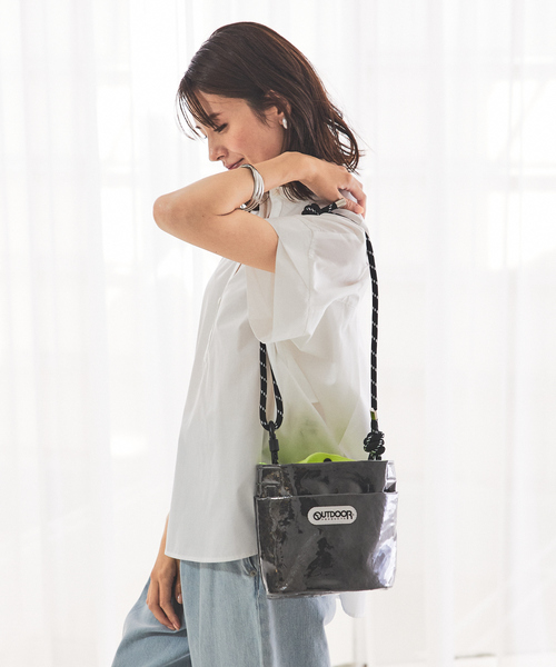 abahouse mavie（アバハウスマヴィ）の「【OUTDOOR】 Tyvek x PVC Bucket（ショルダーバッグ・レディース・ブラック/グレー・フリー）」の9枚目の写真