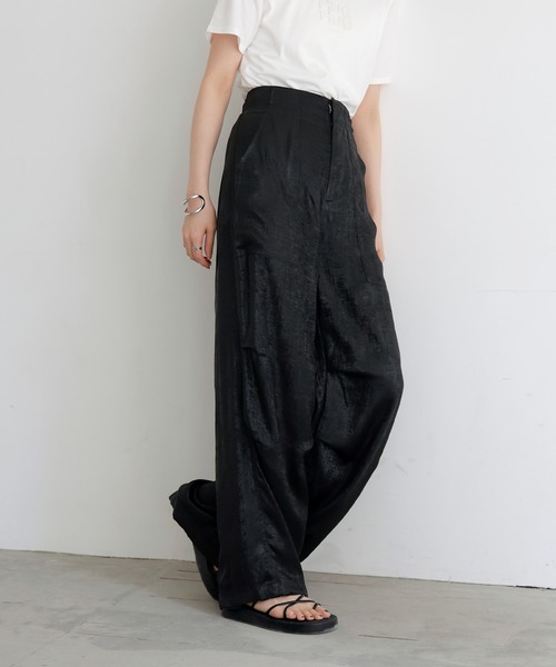 LIAN（リアン）の「メタリックカーゴパンツ（カーゴパンツ・レディース・ブラック/オフホワイト/チャコールグレー・FREE）」の3枚目の写真