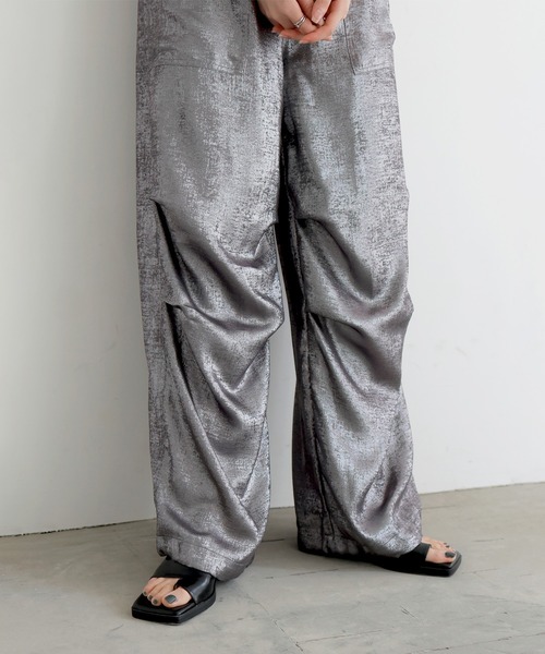 LIAN（リアン）の「メタリックカーゴパンツ（カーゴパンツ・レディース・ブラック/オフホワイト/チャコールグレー・FREE）」の18枚目の写真