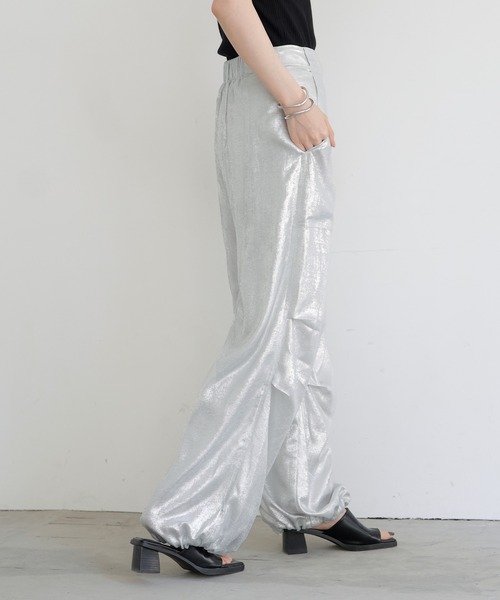 LIAN（リアン）の「メタリックカーゴパンツ（カーゴパンツ・レディース・ブラック/オフホワイト/チャコールグレー・FREE）」の6枚目の写真