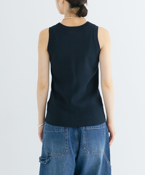 URBAN RESEARCH（アーバンリサーチ）の「ハイゲージノースリーブニット（タンクトップ・レディース・ホワイト/ブラウン/ネイビー・FREE）」の19枚目の写真