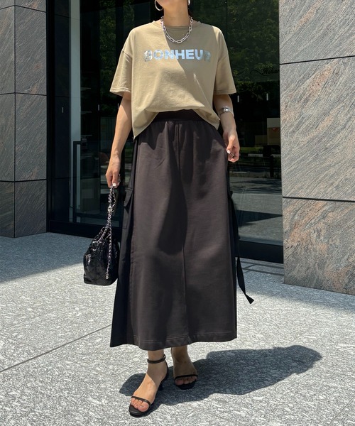 DouDou（ドゥドゥ）の「【WEB限定】箔プリントロゴTEE（Tシャツ/カットソー・レディース・オフホワイト/ブラック/ピンク/ベージュ・FREE）」の5枚目の写真