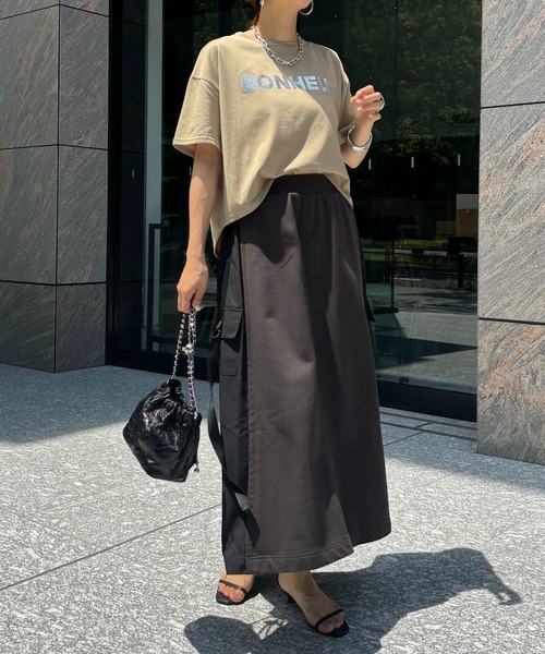 DouDou（ドゥドゥ）の「【WEB限定】箔プリントロゴTEE（Tシャツ/カットソー・レディース・オフホワイト/ブラック/ピンク/ベージュ・FREE）」の8枚目の写真