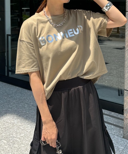 DouDou（ドゥドゥ）の「【WEB限定】箔プリントロゴTEE（Tシャツ/カットソー・レディース・オフホワイト/ブラック/ピンク/ベージュ・FREE）」の11枚目の写真