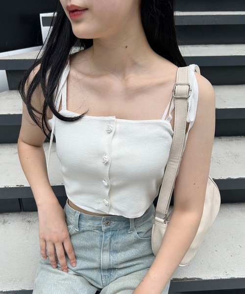 one after another NICE CLAUP（ワンアフターアナザーナイスクラップ）の「ローズボタンニットビスチェ（キャミソール・レディース・ブラック/ピンク/ブルー/オフホワイト・FREE）」の3枚目の写真