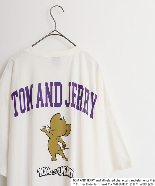 Tom＆Jerry（トムアンドジェリー）の「Tom＆Jerry oversized short sleeve T-shirt / トムとジェリー オーバーサイズ 半袖Tシャツ unisex（Tシャツ/カットソー・メンズ・オフホワイト/ベージュ/ダークグリーン系/ブラック系/チャコール/モカ/ダークグリーン/チャコールグレー/ネイビー系/ホワイト系3/杢グレー/ブラック/ホワイト系2/ホワイト系1/オレンジ/ネイビー・M/XL/L）」の4枚目の写真