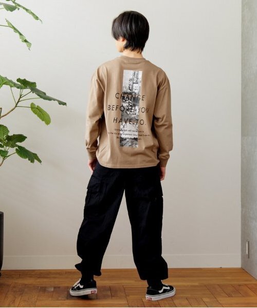 GLAZOS（グラソス）の「【大人向けサイズあり】スリースクエアバックフォト長袖Tシャツ（Tシャツ/カットソー・キッズ・ブラック/ホワイト/ベージュ・140cm/150cm/160cm/170cm）」の15枚目の写真