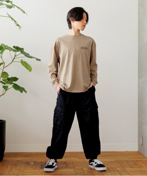 GLAZOS（グラソス）の「【大人向けサイズあり】スリースクエアバックフォト長袖Tシャツ（Tシャツ/カットソー・キッズ・ブラック/ホワイト/ベージュ・140cm/150cm/160cm/170cm）」の14枚目の写真