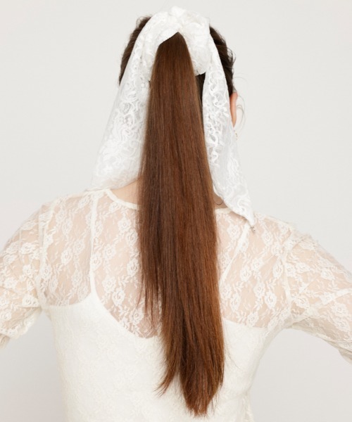 SLY（スライ）の「BIG SCRUNCHIE ビッグ スクランチー（シュシュ・レディース・ブラック/アイボリー・FREE）」の8枚目の写真