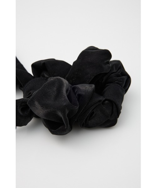 SLY（スライ）の「BIG SCRUNCHIE ビッグ スクランチー（シュシュ・レディース・ブラック/アイボリー・FREE）」の13枚目の写真