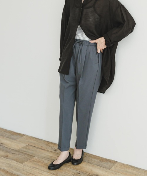 ITEMS URBANRESEARCH（アイテムズ アーバンリサーチ）の「テーパードイージーパンツ（その他パンツ・レディース・チャコールグレー/ライトカーキ/ブラック・FREE）」の5枚目の写真