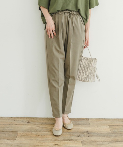 ITEMS URBANRESEARCH（アイテムズ アーバンリサーチ）の「テーパードイージーパンツ（その他パンツ・レディース・チャコールグレー/ライトカーキ/ブラック・FREE）」の11枚目の写真