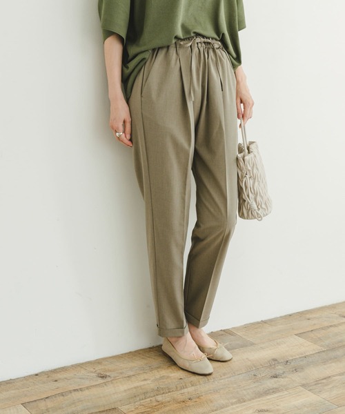 ITEMS URBANRESEARCH（アイテムズ アーバンリサーチ）の「テーパードイージーパンツ（その他パンツ・レディース・チャコールグレー/ライトカーキ/ブラック・FREE）」の12枚目の写真